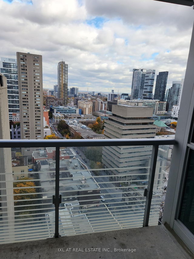 2005 - 386 Yonge Street