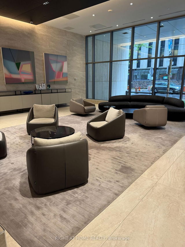 4805 - 2221 Yonge Street