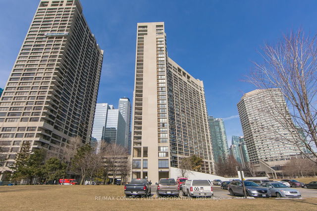 1001 - 33 Harbour Square
