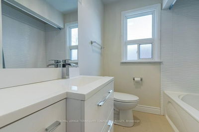 219 Betty Ann Dr, Toronto - Willowdale West image-0-4