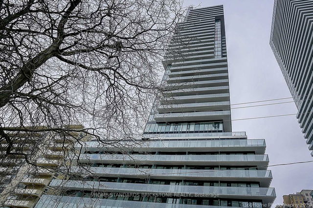 2011 - 185 Roehampton Avenue