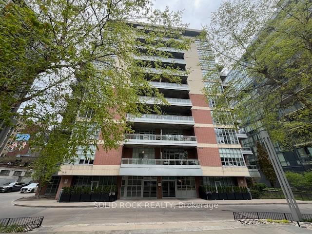212 - 23 Brant Street