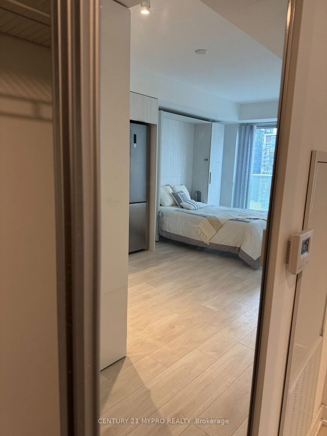 1504 - 501 Yonge Avenue
