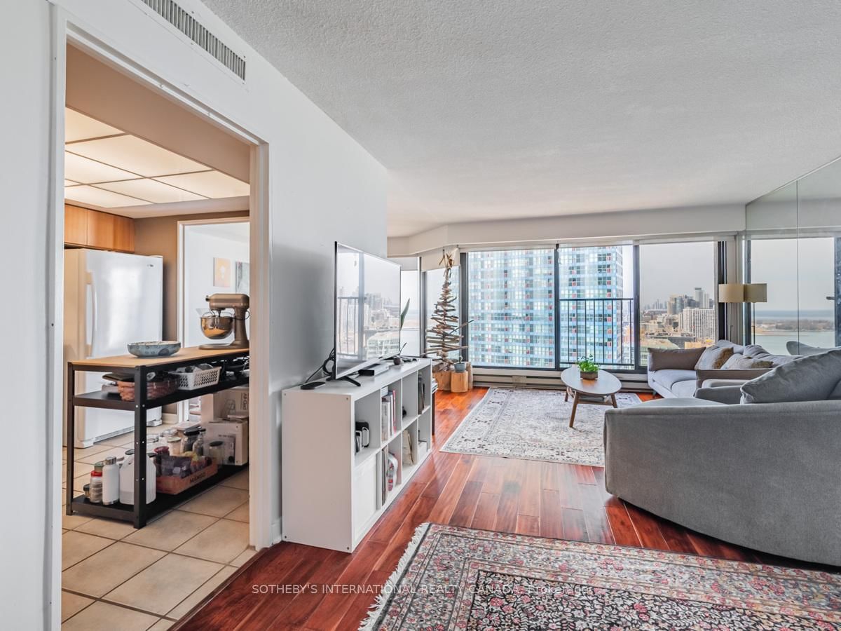 Condo for sale at 2204-65 Harbour Square, Toronto, Waterfront Communities C1, M5J 2L4 - MLS: C12162497