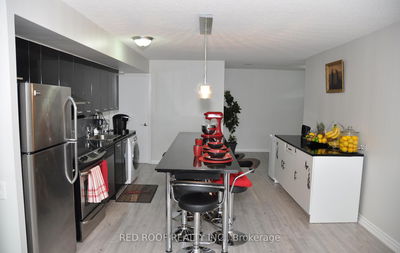 Unit 711 — 33 Singer Crt, Toronto - Bayview Village image-0-3