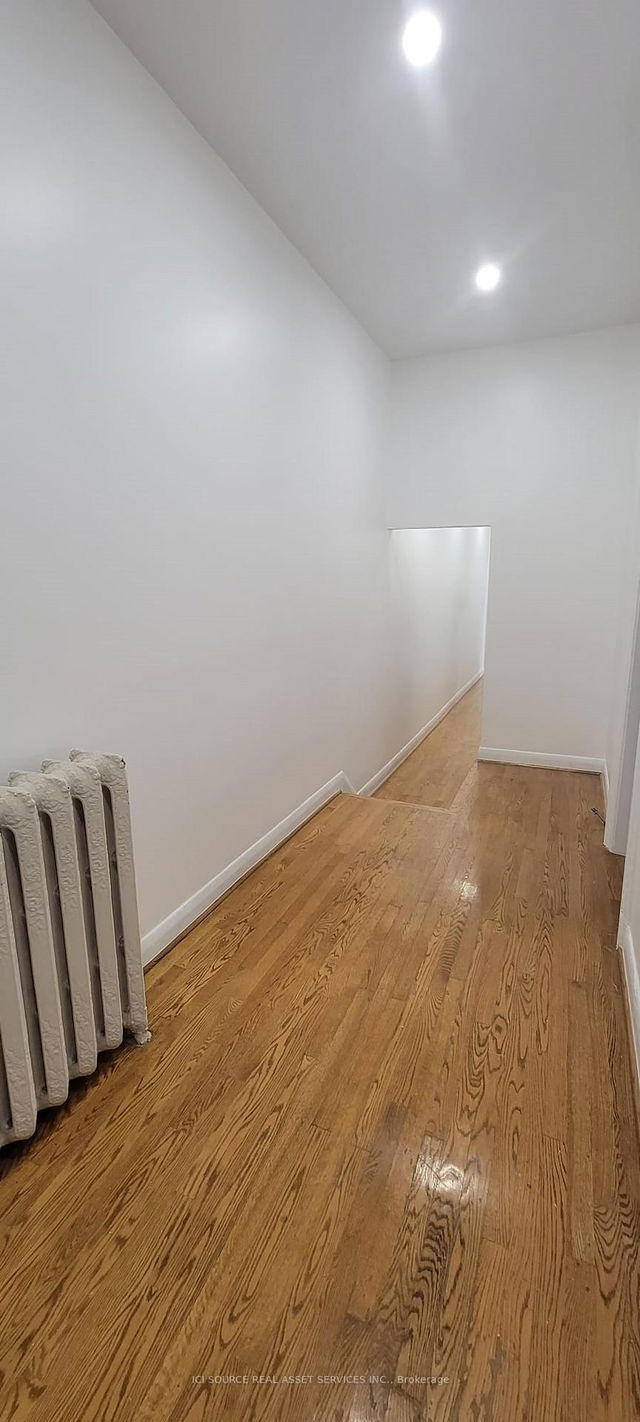 Upper - 360 Gerrard Street