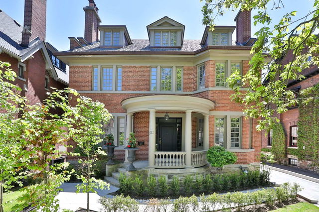 121 Roxborough Drive