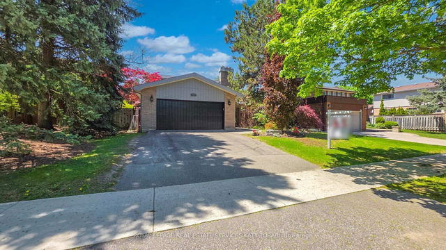 52 Leacock Crescent