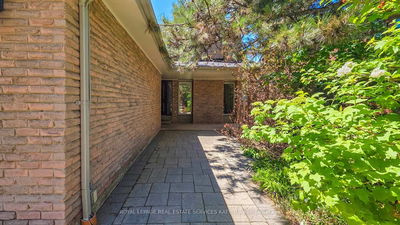 52 Leacock Cres, Toronto - Banbury-Don Mills image-0-4