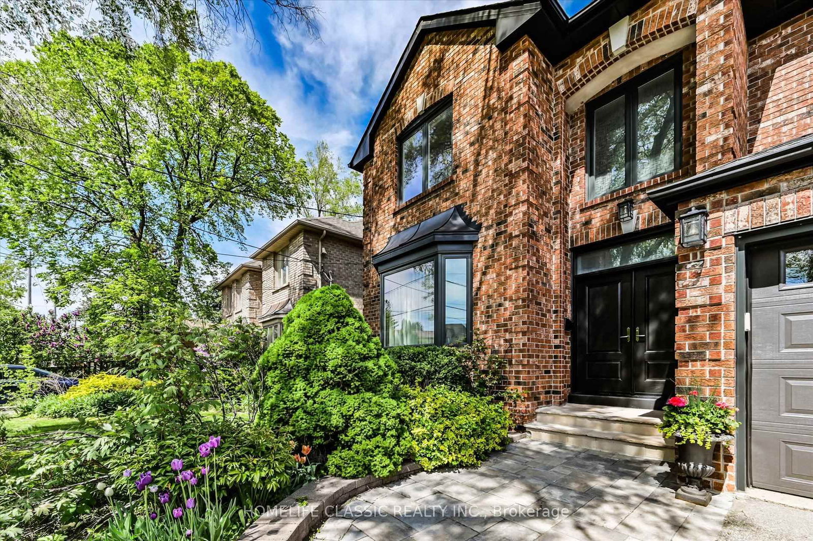 Detached House for sale at 61 Hove Street, Toronto, Bathurst Manor, M3H 6A5 - MLS: C12164283