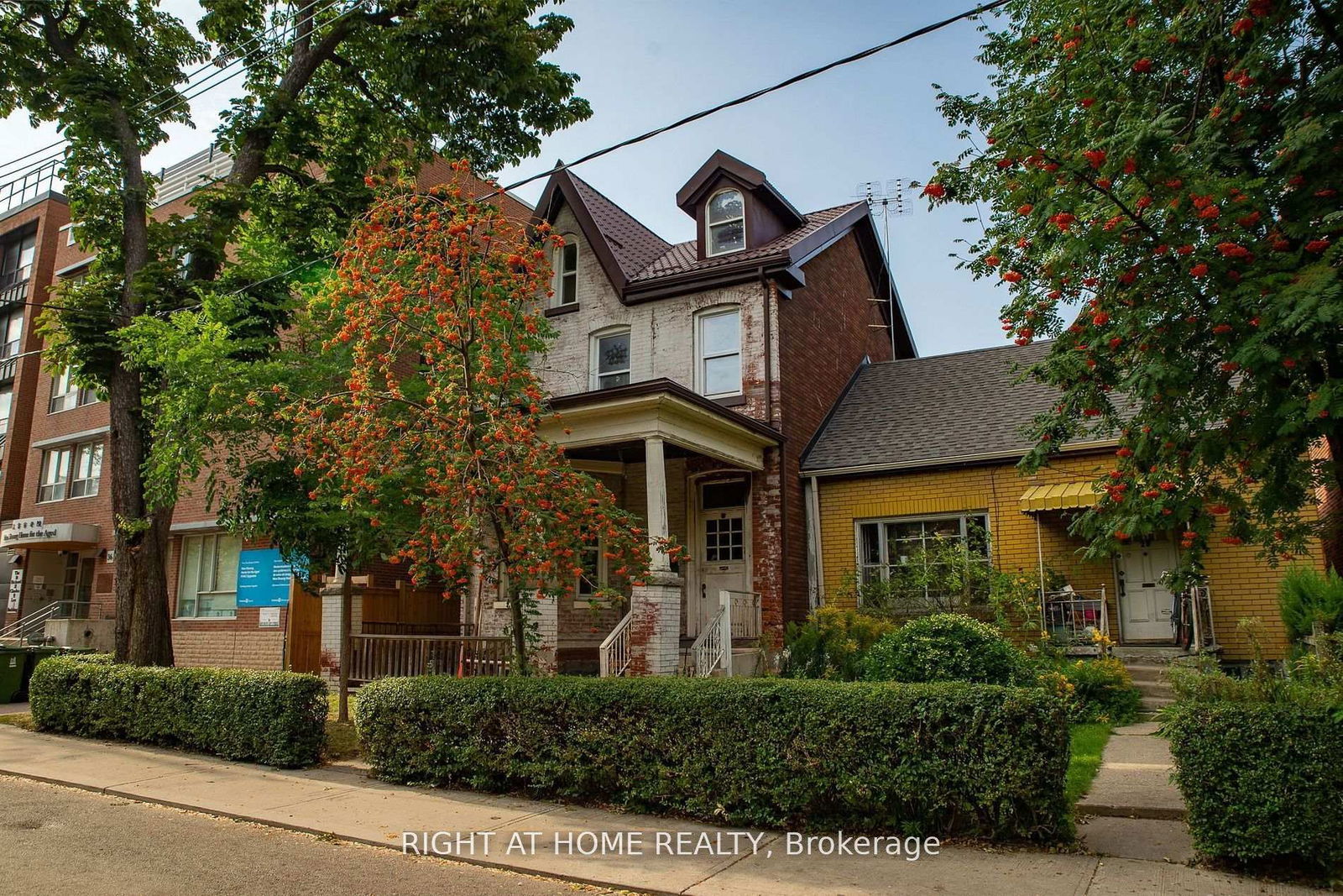 Detached House for sale at 28 D'arcy Street, Toronto, Kensington-Chinatown, M5T 1J7 - MLS: C12164292