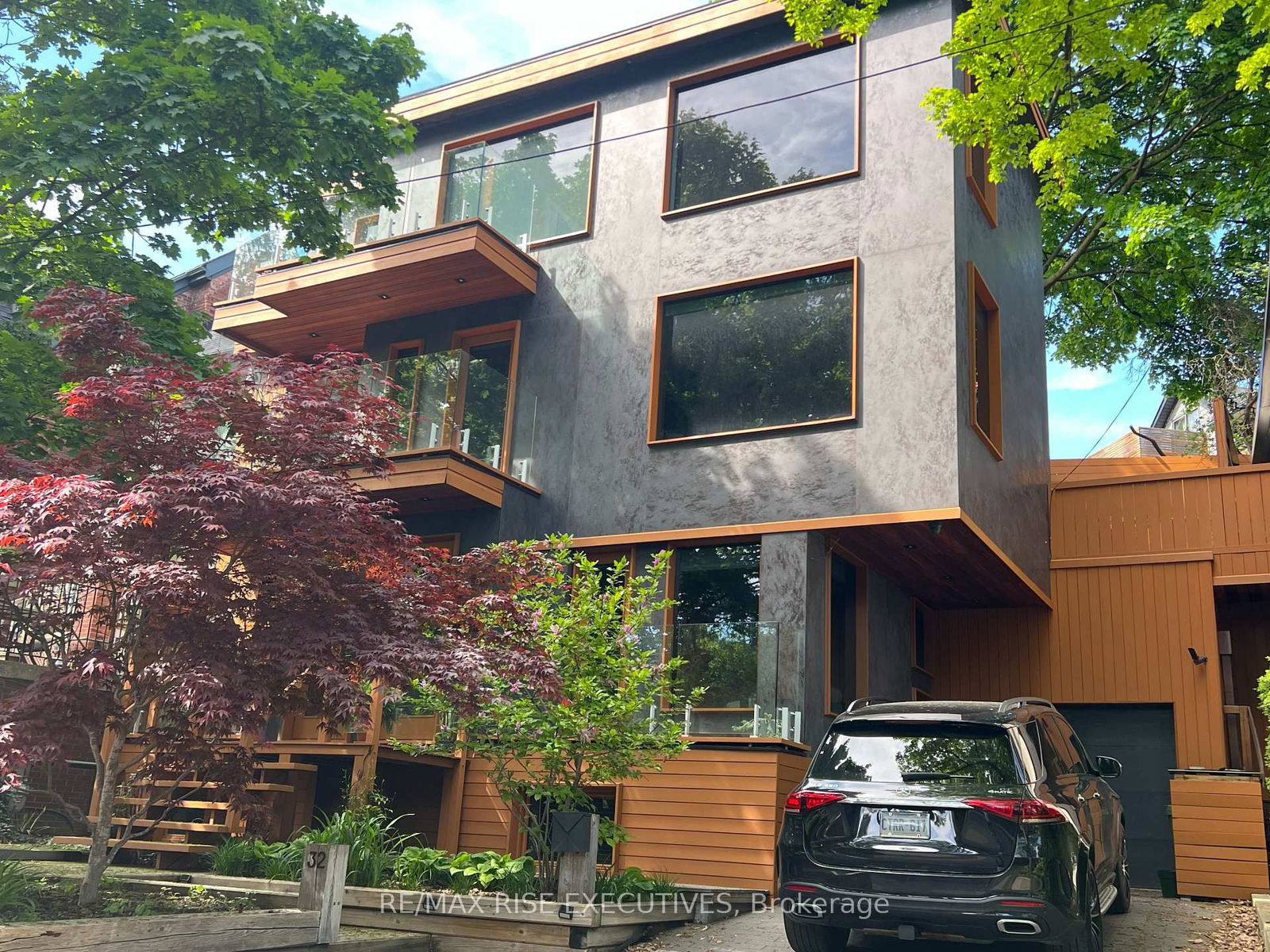 Detached House for sale at 32 Regal Road, Toronto, Wychwood, M6H 2J7 - MLS: C12164758
