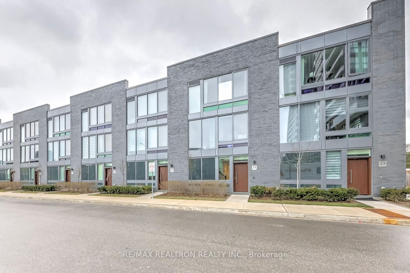Townhouse for sale at 25 Sonic Way, Toronto, Flemingdon Park, M3C 3Z2 - MLS: C12164762