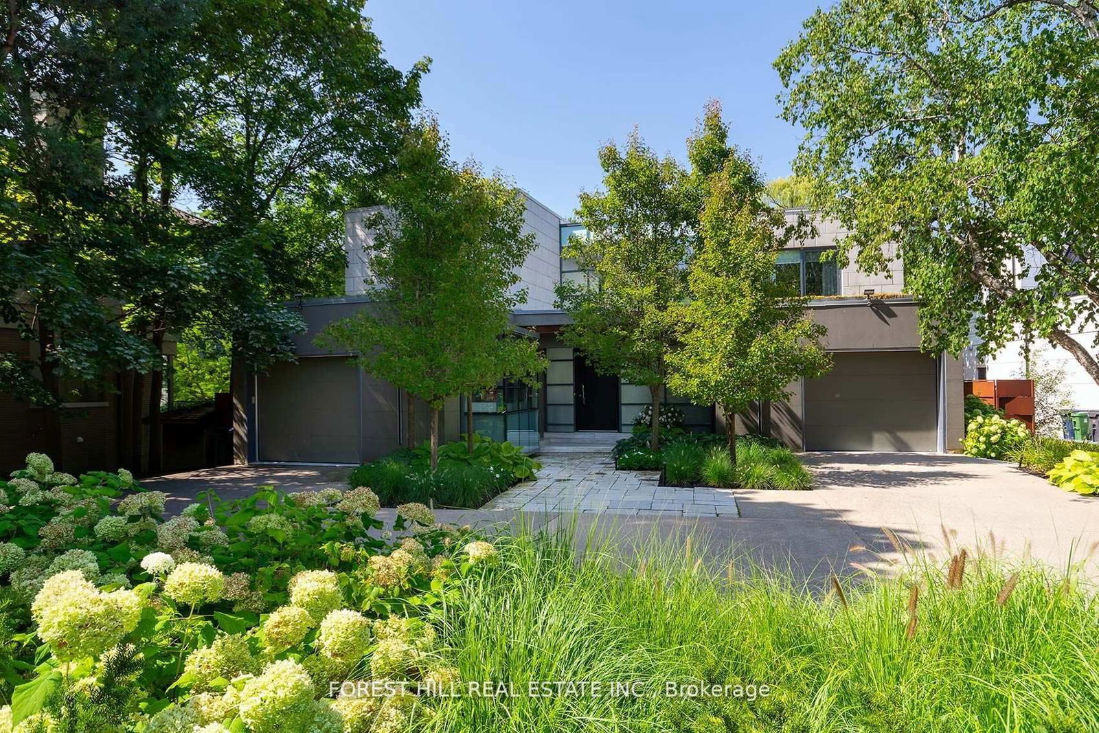 Detached House for sale at 19 Alderbrook Drive, Toronto, Banbury-Don Mills, M3B 1E3 - MLS: C12165078