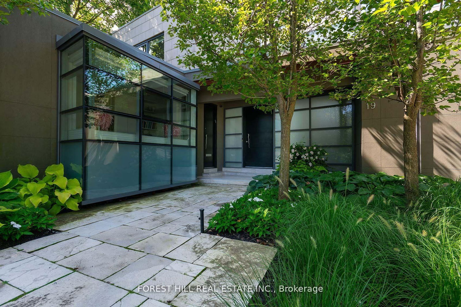 Detached House for sale at 19 Alderbrook Drive, Toronto, Banbury-Don Mills, M3B 1E3 - MLS: C12165078