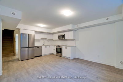 Unit B — 116 Green Gardens Blvd, Toronto - Englemount-Lawrence image-0-3