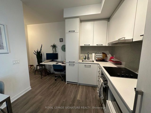 2906 - 87 Peter Street