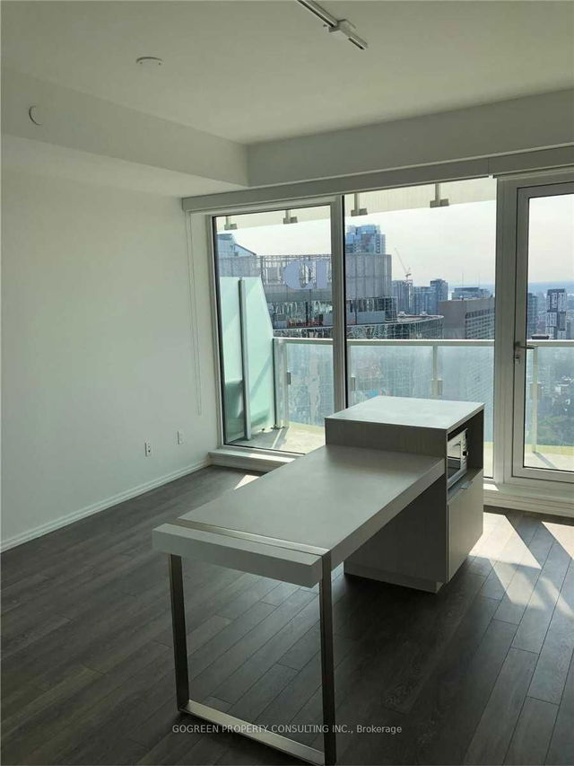 4410 - 197 Yonge Street