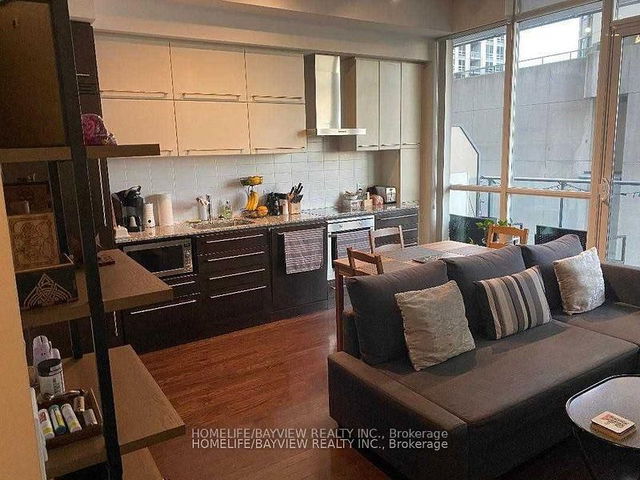 1709 - 770 Bay Street