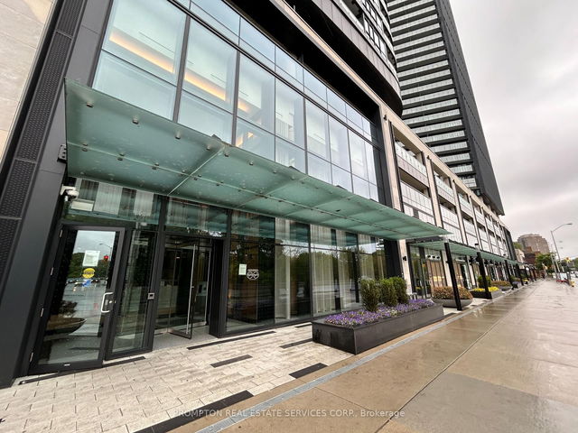 2521 - 585 Bloor Street