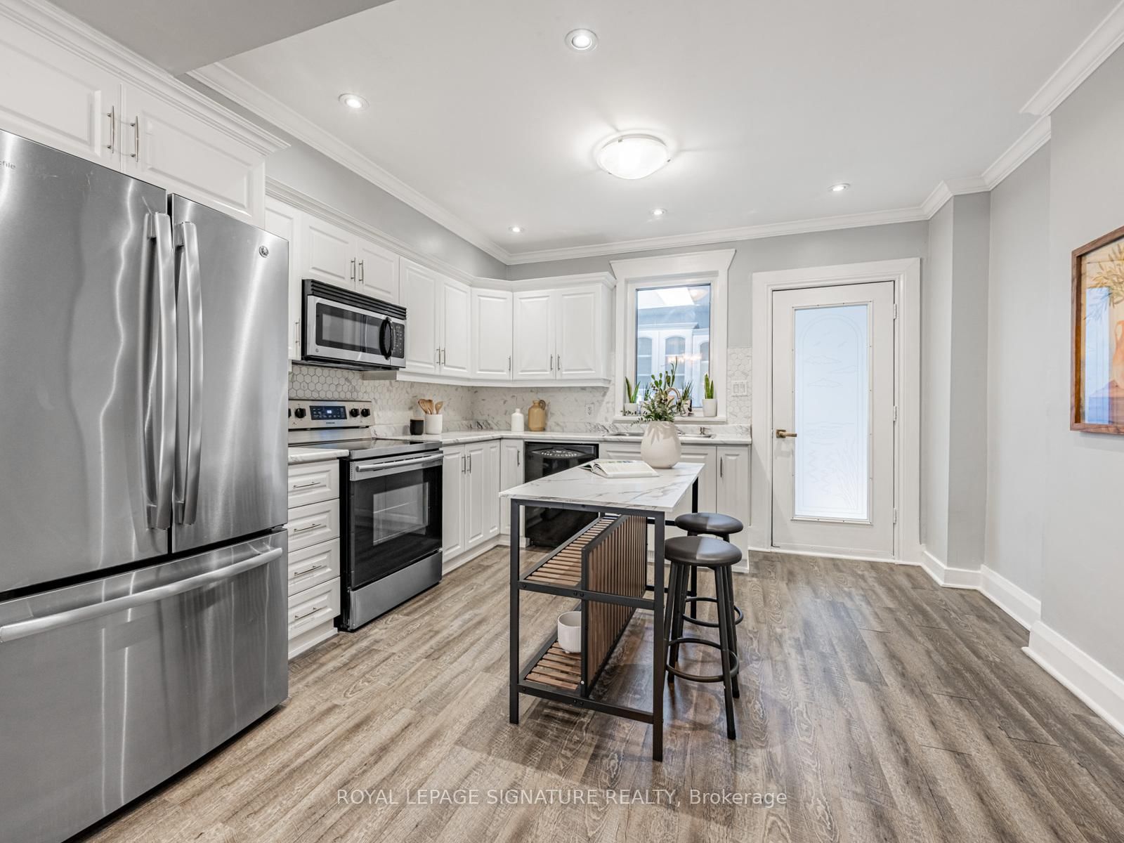 Listing Image 11