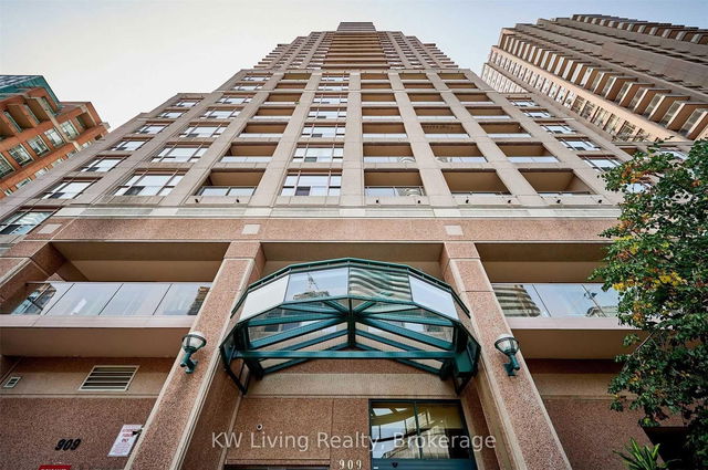 606 - 909 Bay Street