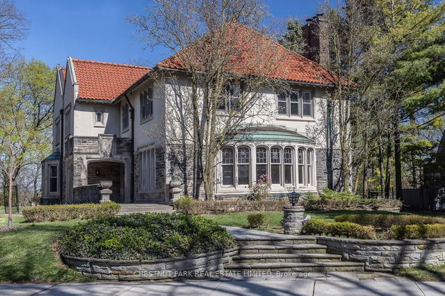208 Roxborough Drive