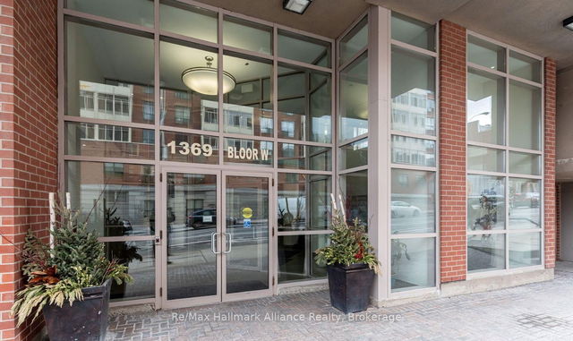910 - 1369 Bloor Street