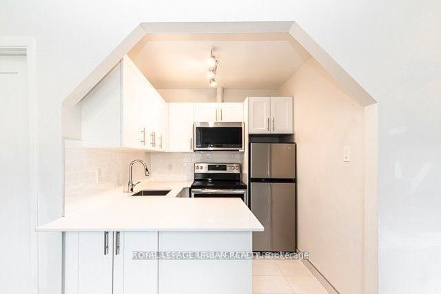 102 - 72 Wellesley Street