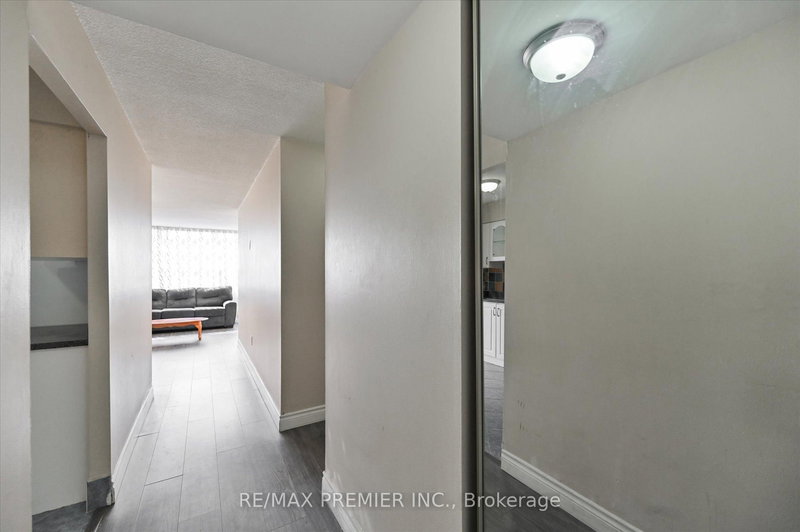 511 - 45 Sunrise Ave, Toronto, M4A 2S3 | Image 2