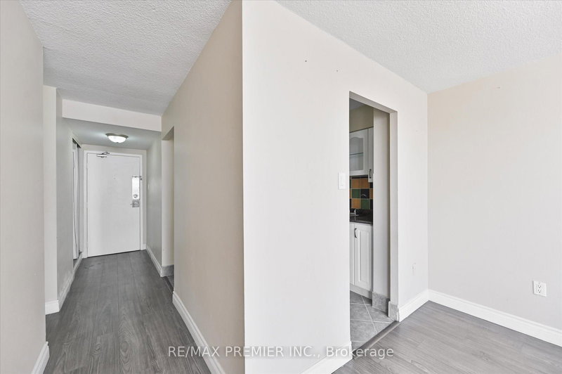 511 - 45 Sunrise Ave, Toronto, M4A 2S3 | Image 3