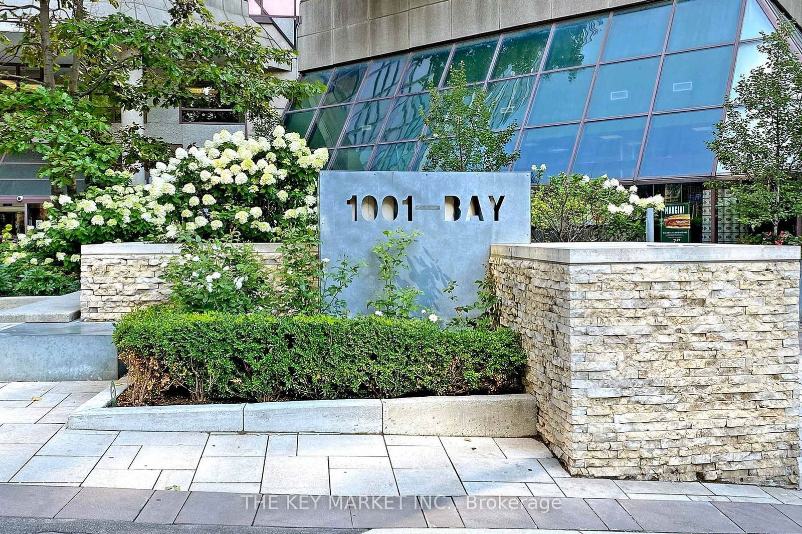 Condo for sale at 813-1001 Bay Street, Toronto, Bay Street Corridor, M5S 3A6 - MLS: C12167253