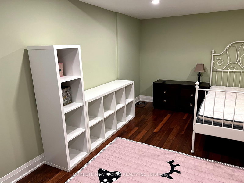 15 Kenneth Wood Cres, Toronto, M2N 0K3 | Image 3