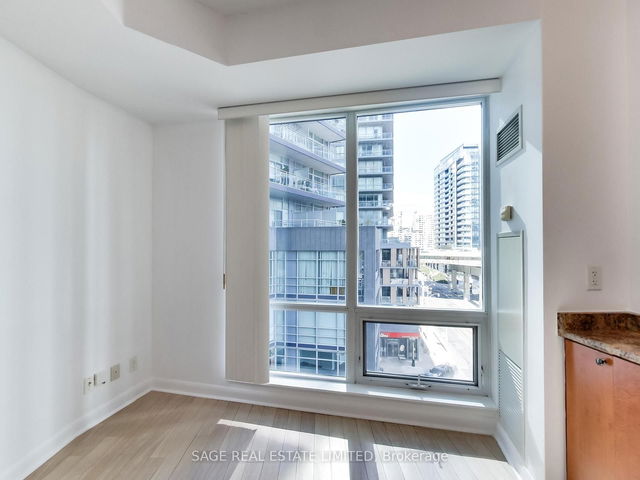 702 - 600 Fleet Street