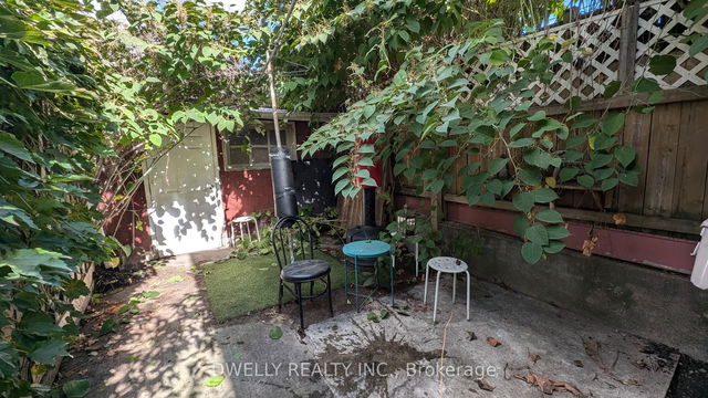 room #3 - 662 Dundas Street