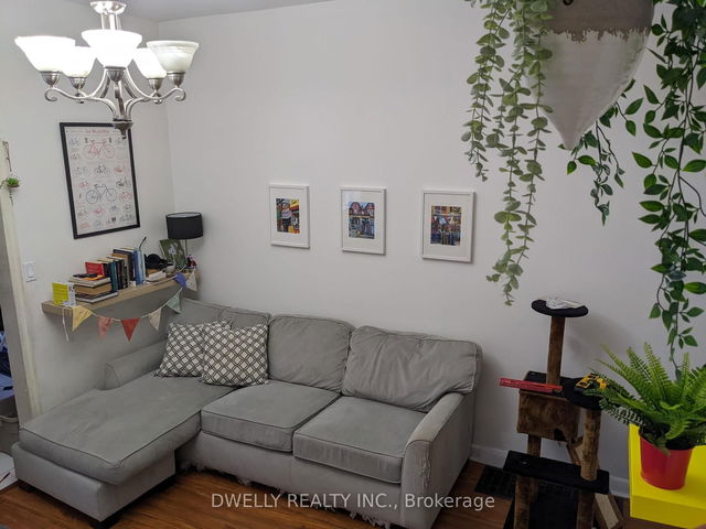 room #3 - 662 Dundas Street
