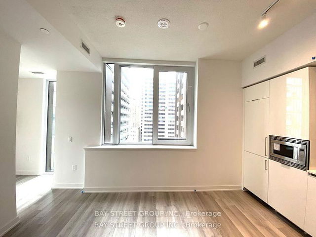 1203 - 238 Simcoe Street