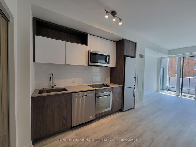 370 SW - 121 Lower Sherbourne Street