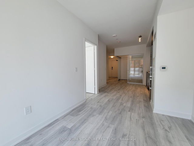 370 SW - 121 Lower Sherbourne Street