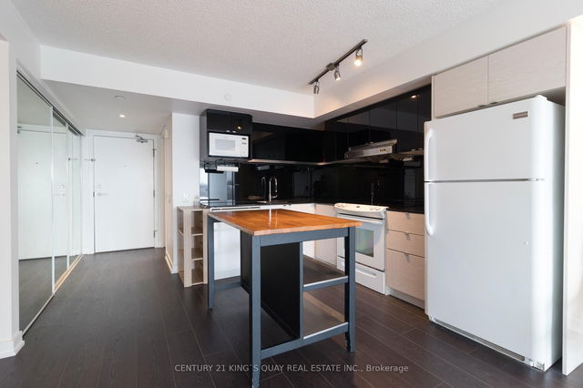 1609 - 72 Esther Shiner Boulevard