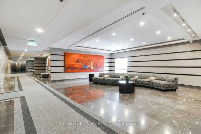 2212 - 8 Park Road