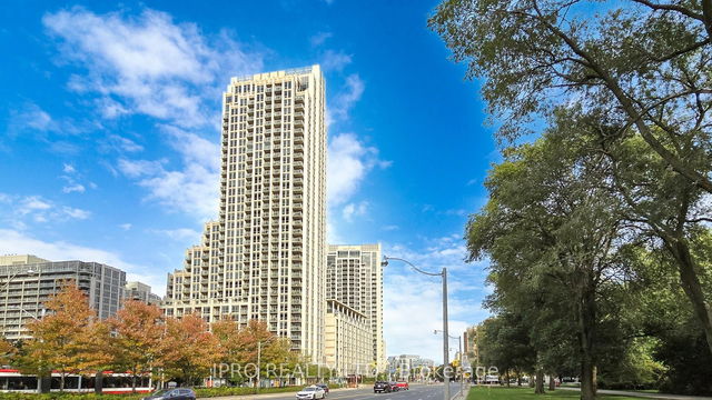2707 - 628 Fleet Street