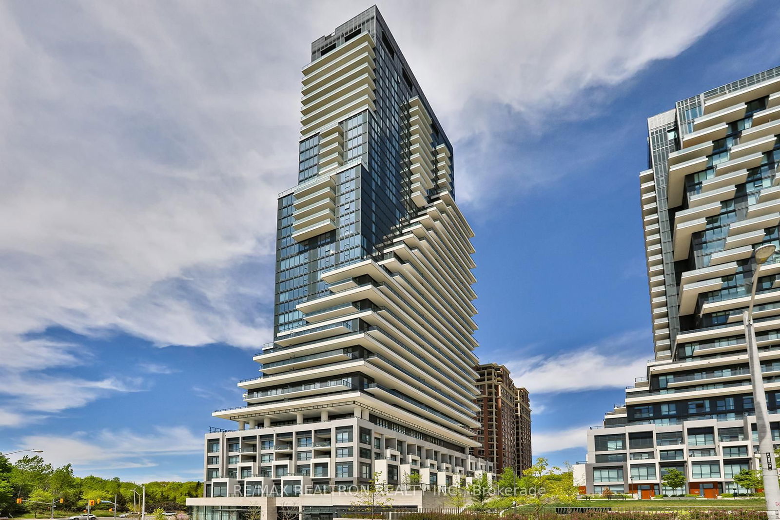Condo for sale at 901-10 Inn On The Park Drive, Toronto, Banbury-Don Mills, M3C 0P9 - MLS: C12168050