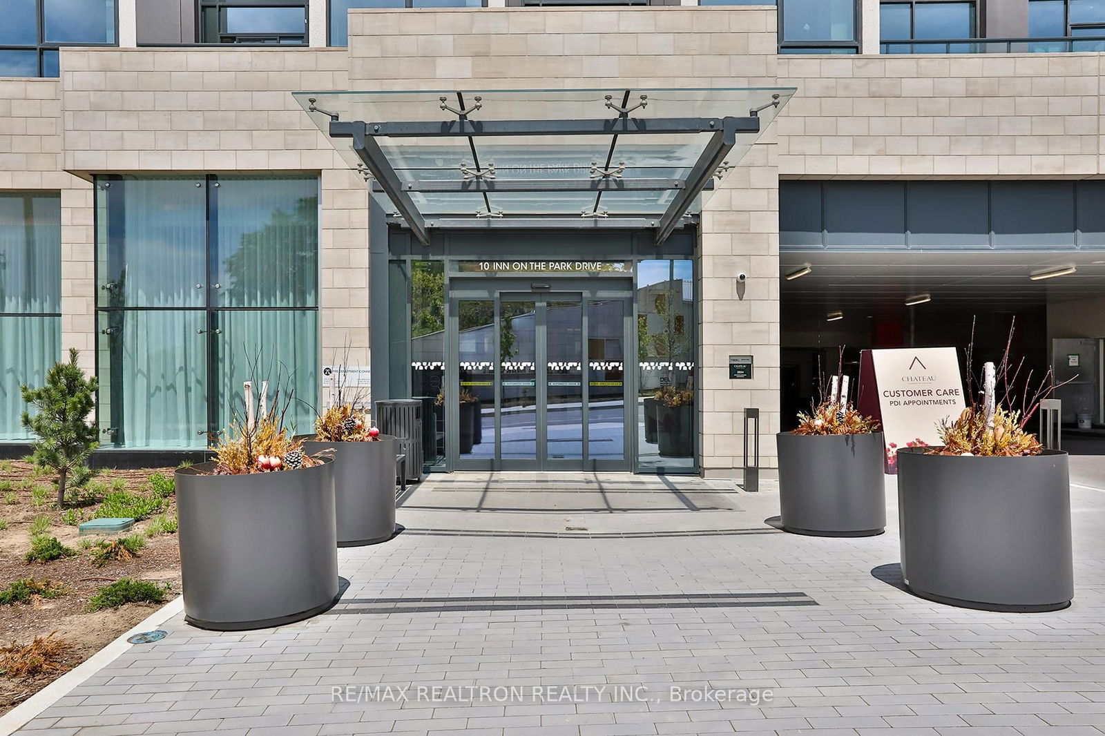 Condo for sale at 901-10 Inn On The Park Drive, Toronto, Banbury-Don Mills, M3C 0P9 - MLS: C12168050