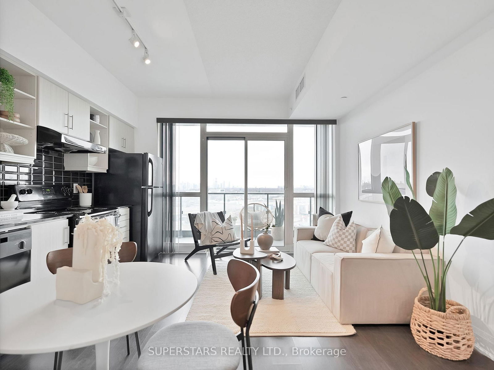 Condo sold at 1208-160 Vanderhoof Avenue, Toronto, Thorncliffe Park, M4G 0B7 - MLS: C12168561