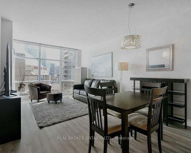 907 - 10 Navy Wharf Court