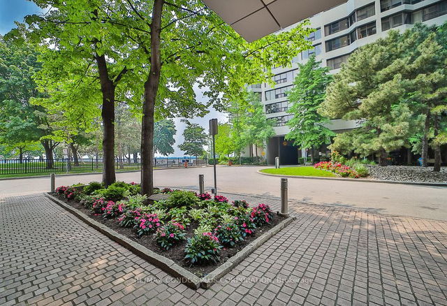 1215 - 33 Harbour Square