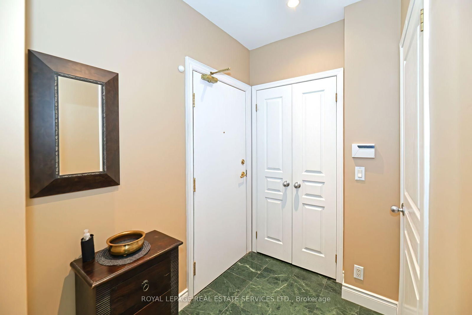 Condo for sale at 905-1 Deer Park Crescent, Toronto, Yonge-St. Clair, M4V 3C4 - MLS: C12168833