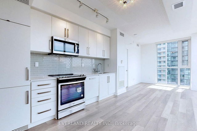 1111 - 5180 Yonge Street