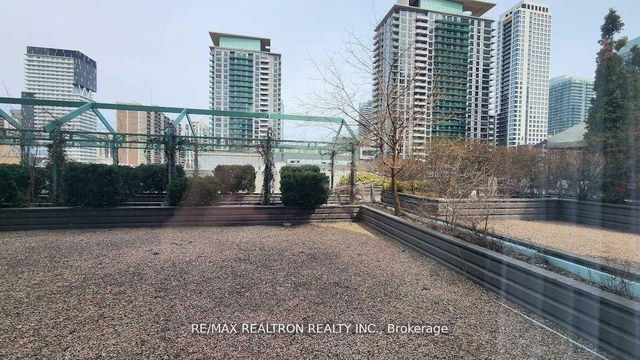 211 - 7 Broadway Avenue